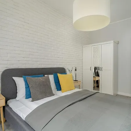 Apartment Bright With Balcony And Free Garage By Renters Poznan
