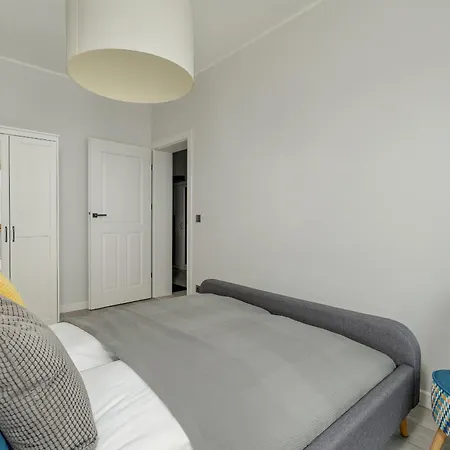 Apartment Bright With Balcony And Free Garage By Renters