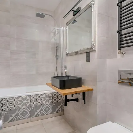 Apartment Bright With Balcony And Free Garage By Renters Poznan